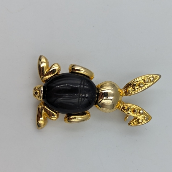 Vintage Gold Plated Egyptian Revival Carved Gemstone/Glass Scarab Rabbit Brooch - Picture 4 of 10